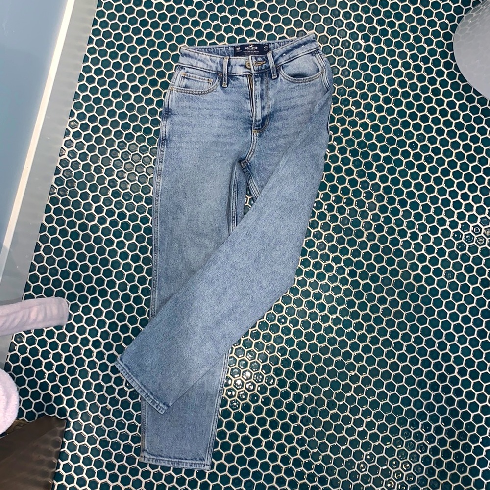 Hollister curvy high rise mom jean